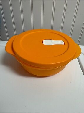NWT Tupperware CrystalWAVE Plus Orange Bowl 2.5 Cup